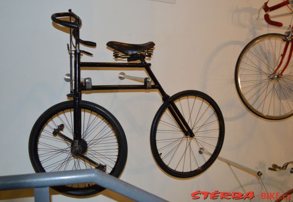 213 - "2 X 200" – Bicycle Exhibition Jerusalem