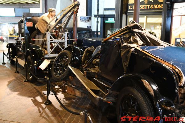 13/A  National Motor Museum, Beaulieu – England