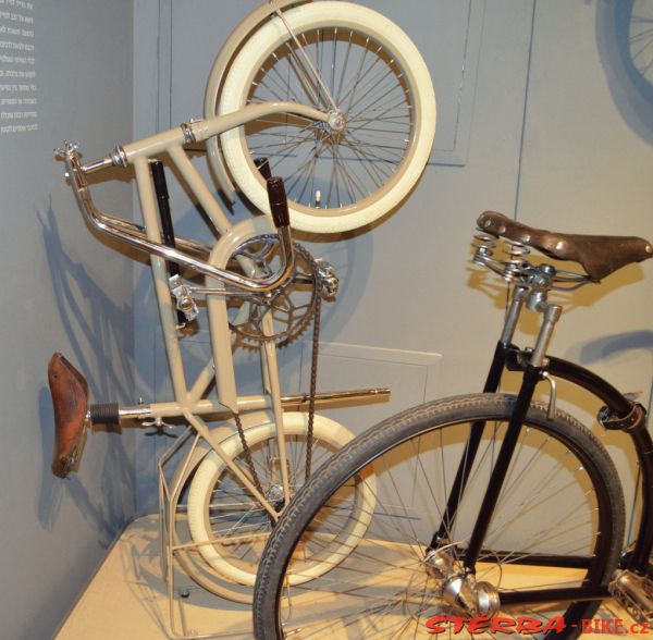 213 - "2 X 200" – Bicycle Exhibition Jerusalem