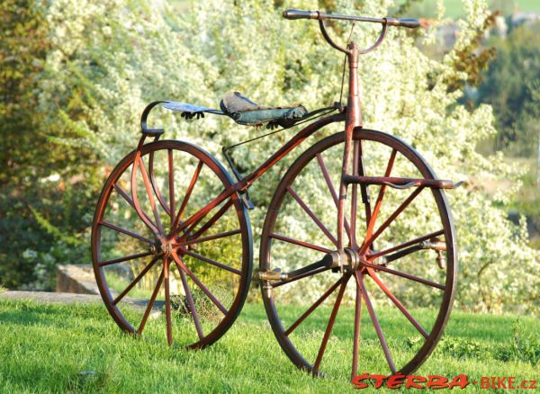 Boneshaker with carrier, France, Lyon – around 1870