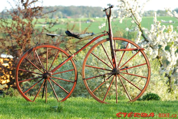 Boneshaker with carrier, France, Lyon – around 1870