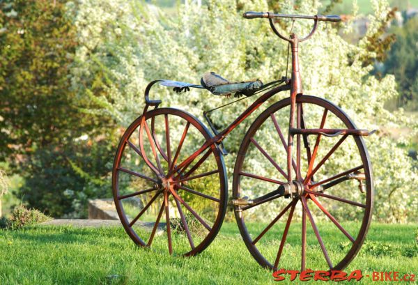 Boneshaker with carrier, France, Lyon – around 1870