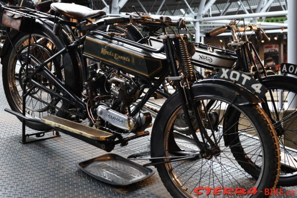 13/B  National Motor Museum, Beaulieu – England