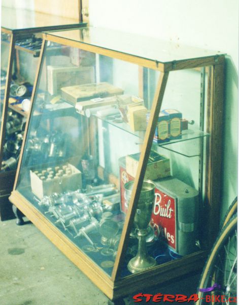 219/C - Gary COOK Collection