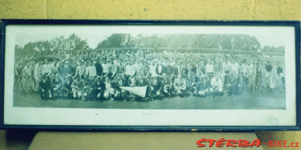 219/D - Gary COOK Collection