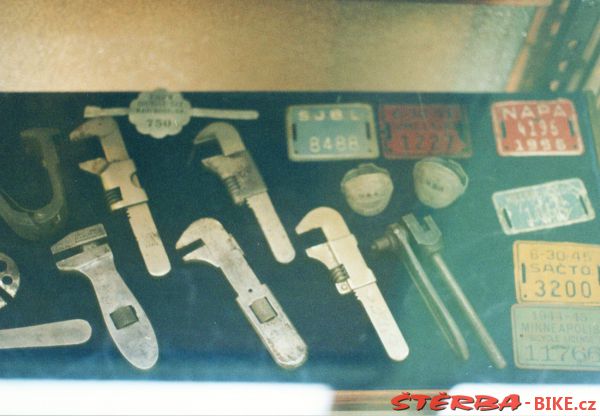 219/C - Gary COOK Collection