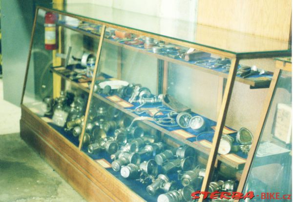 219/C - Gary COOK Collection