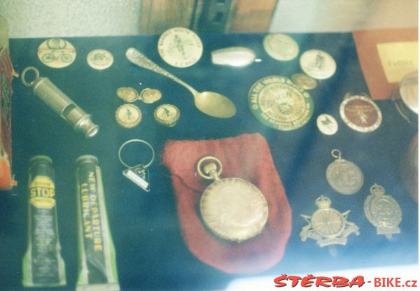 219/C - Gary COOK Collection