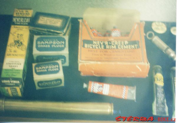 219/C - Gary COOK Collection