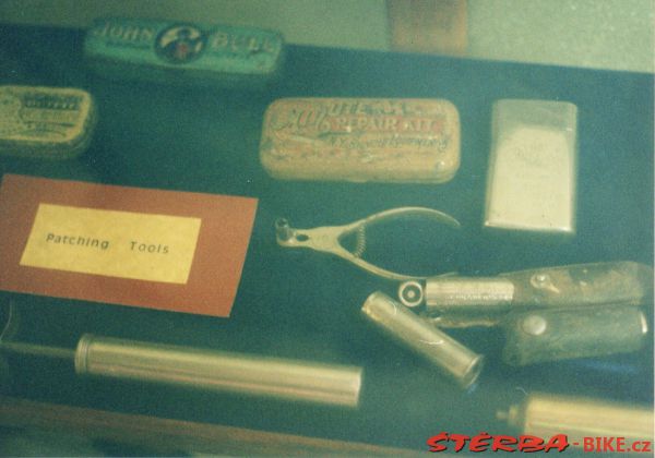 219/C - Gary COOK Collection