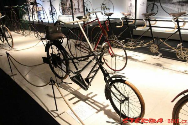 19/B - Bicycle Museum Cycle Center Osaka - Japonsko