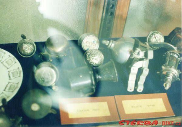 219/C - Gary COOK Collection
