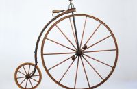 Dřevěné vysoké kolo, pravděpodobně Francie – po roce 1874