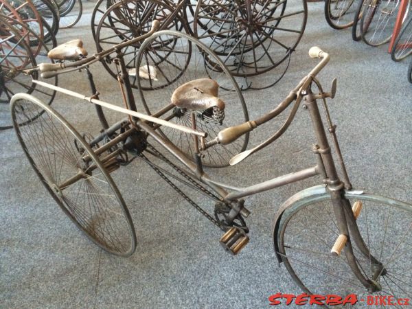 Tandem tricykl