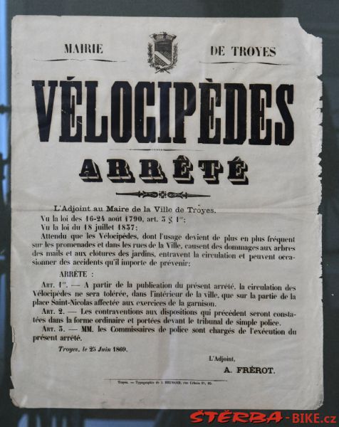 08/F. Moto velo musée, Domazan – France