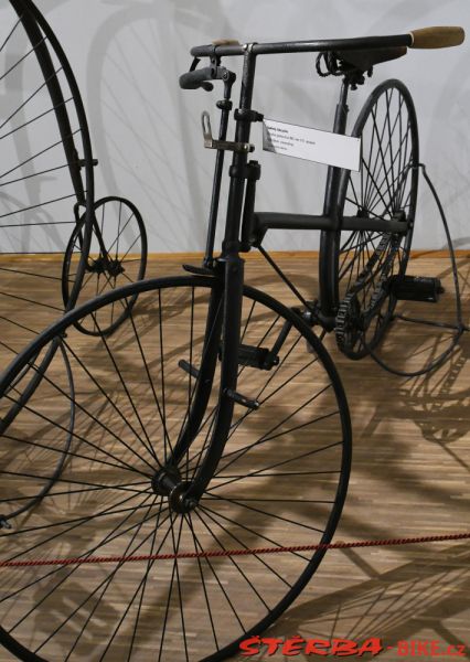 245 - Vysoká kola - Kolín