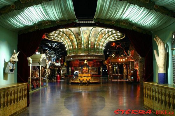 247/C - Musée des Arts forains