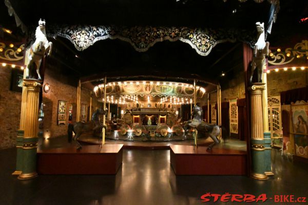 247/C - Musée des Arts forains