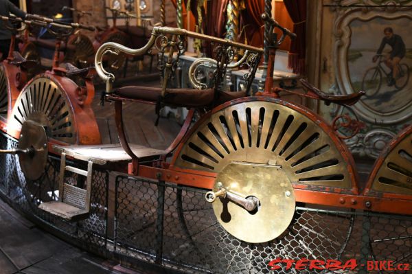 247/A - Musée des Arts forains