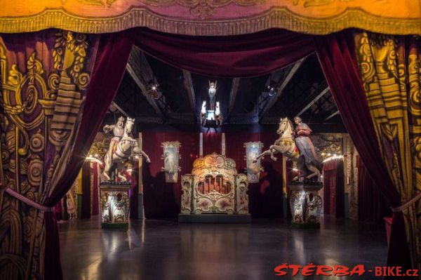 247/C - Musée des Arts forains