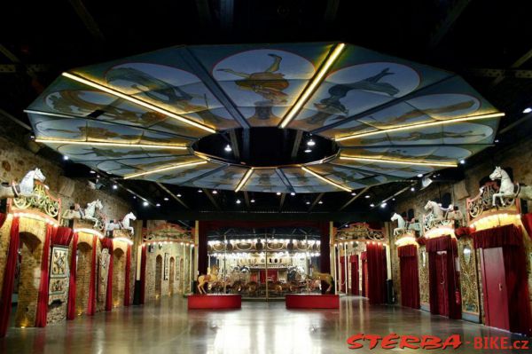 247/C - Musée des Arts forains