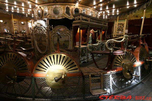 247/A - Musée des Arts forains