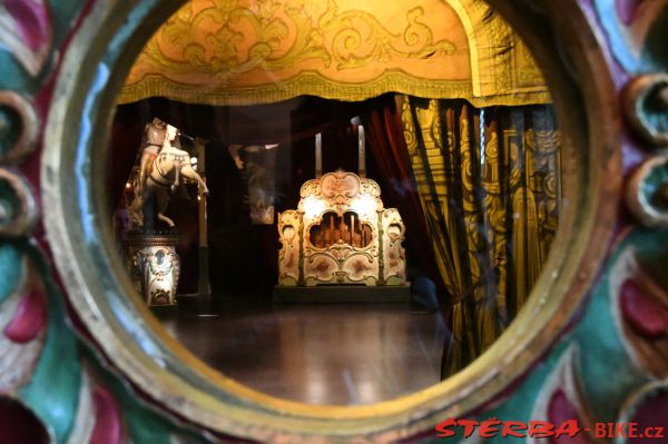 247/C - Musée des Arts forains