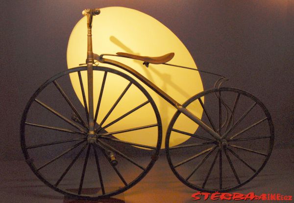 Raux bronze velocipede