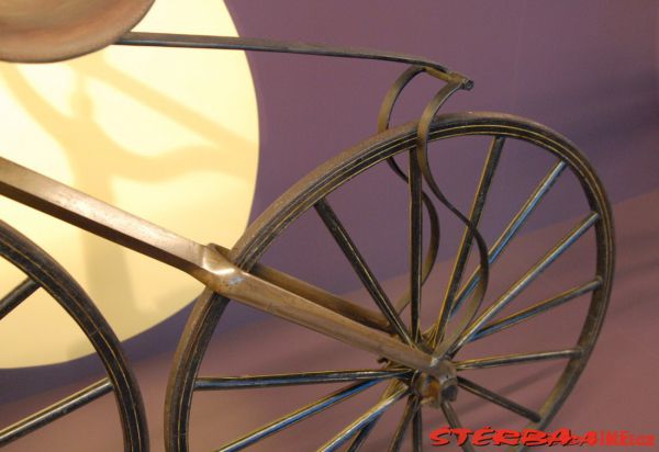 Raux bronze velocipede