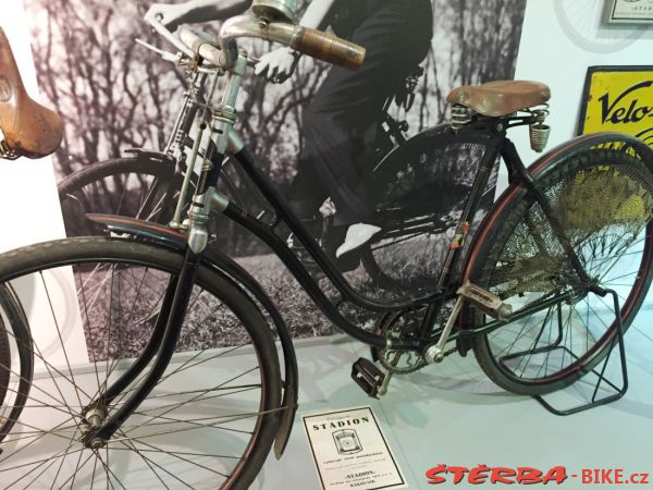 254/A Okolo Hradce - výstava