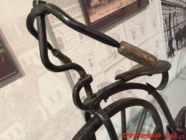254/A Okolo Hradce - exposition