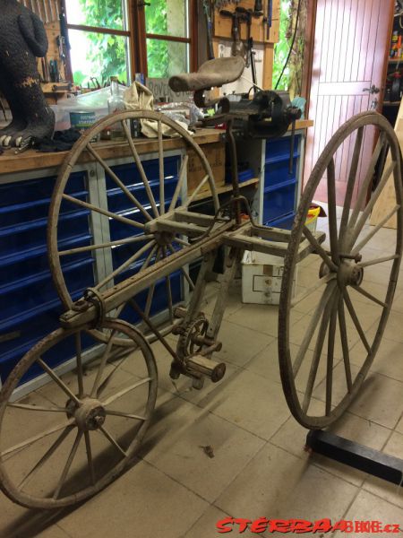 Wooden tricycle barn faind