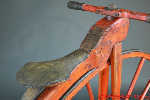 Wooden high wheel, discovered in France  – after a year 1874