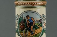 Beer steins, glasses, ewers and tankards