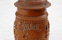Beer steins, glasses, ewers and tankards