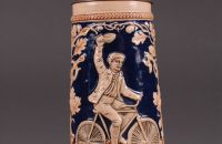 Beer steins, glasses, ewers and tankards