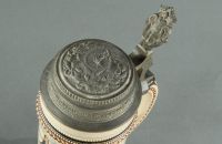 Beer steins, glasses, ewers and tankards