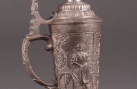 Beer steins, glasses, ewers and tankards