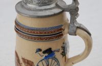 Beer steins, glasses, ewers and tankards