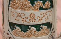 Beer steins, glasses, ewers and tankards