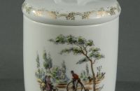 Beer steins, glasses, ewers and tankards