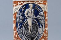 Beer steins, glasses, ewers and tankards