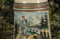 Beer steins, glasses, ewers and tankards