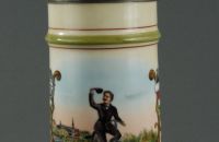 Beer steins, glasses, ewers and tankards