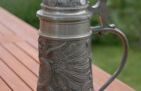 Beer steins, glasses, ewers and tankards