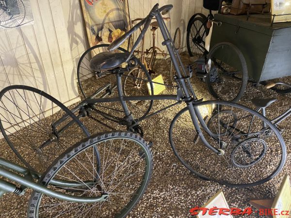24/1 - Tres Fountais, Bar-le-Duc - Francie