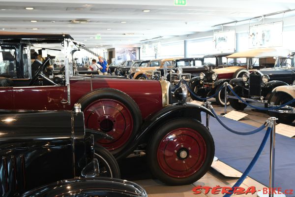 52/C. - Museo NICOLIS - cars, Italy