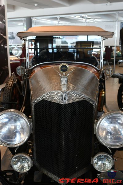 52/C. - Museo NICOLIS - cars, Italy
