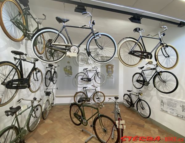 242/A - Collezione A. & C. Azzini