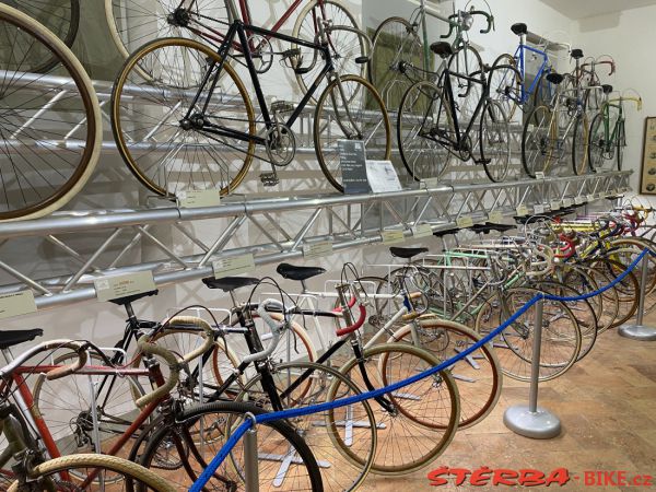 242/A - Collezione A. & C. Azzini